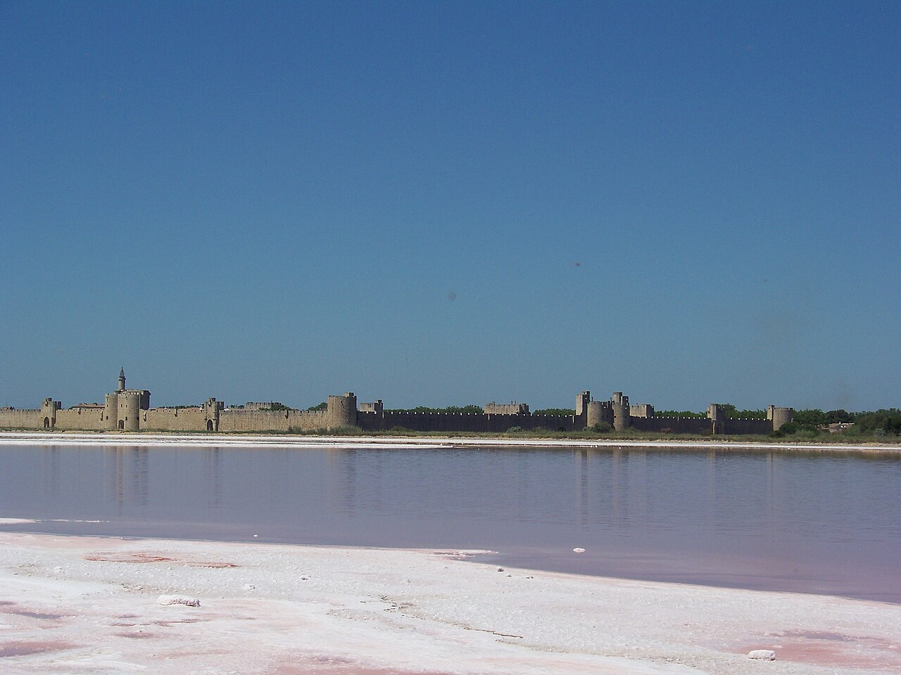 Fleur de Sel aus Aigues Mortes: Wenn die Salzernte zum Sommerereignis wird