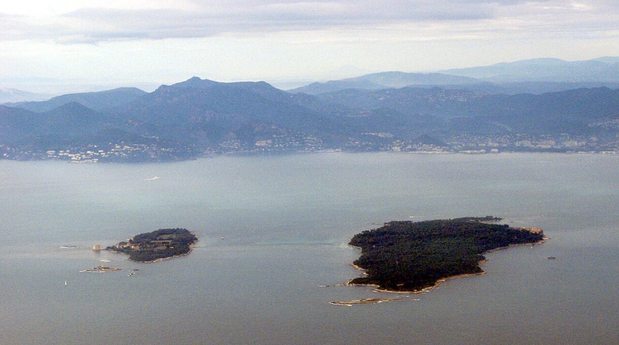 Versteckte Traumstrände vor Cannes: Die Lérins Inseln als stilles Paradies