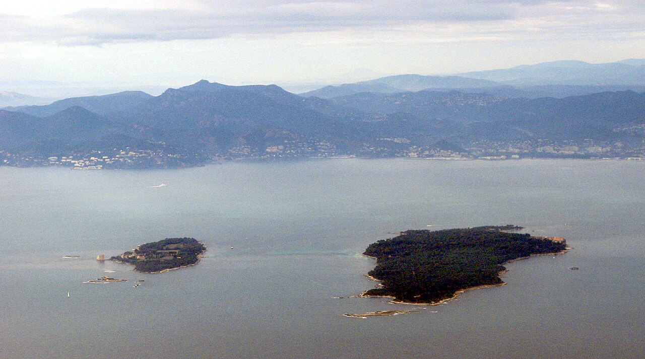 Versteckte Traumstrände vor Cannes: Die Lérins Inseln als stilles Paradies