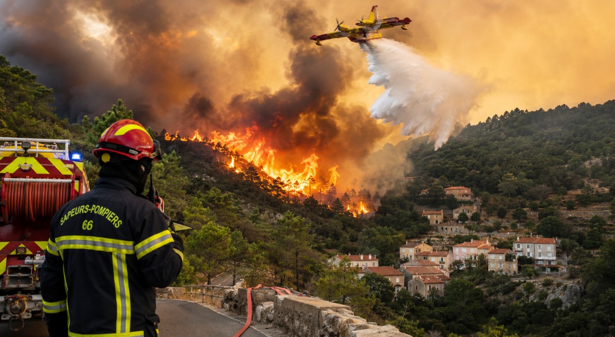 Waldbrände in Südfrankreich: Feuerwehr kämpft gegen Flammen – und gegen eine neue Realität